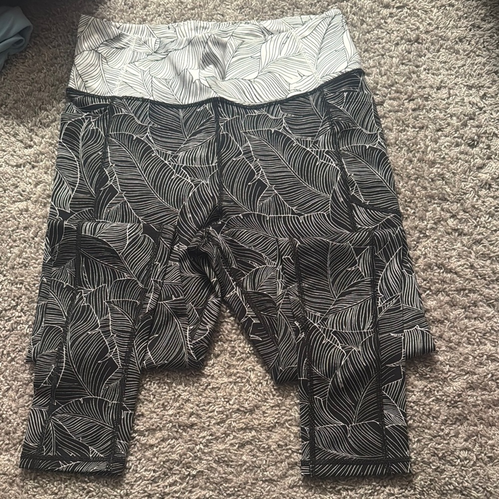 Black and White Leaf Print Leggings
